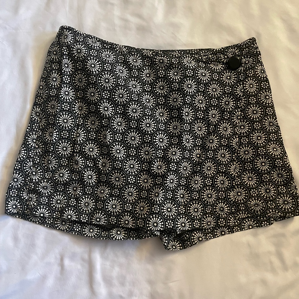 Black and white skort
